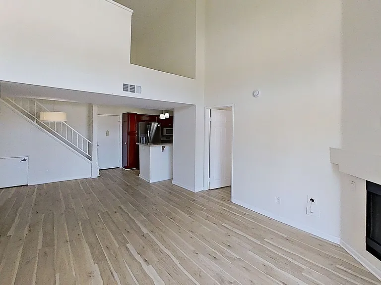 5550 Owensmouth Ave #310 — Photo 4