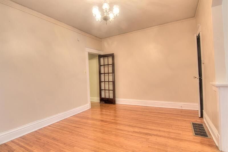 1st image of 4933 Magnolia Ave