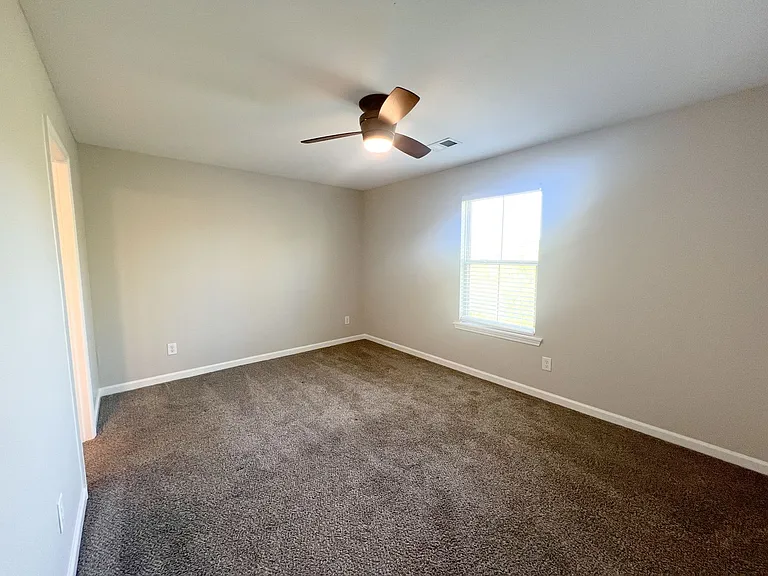 106 Smithson Ct — Photo 24