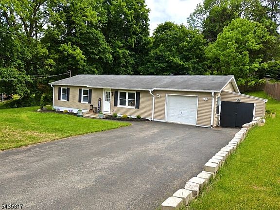 2nd image of 5 Ravine Dr