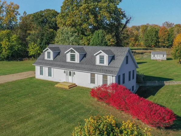 13493 S Cleveland Ave, Buchanan, MI 49107