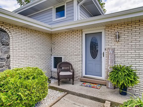 2nd image of 10762 W Doric Cir
