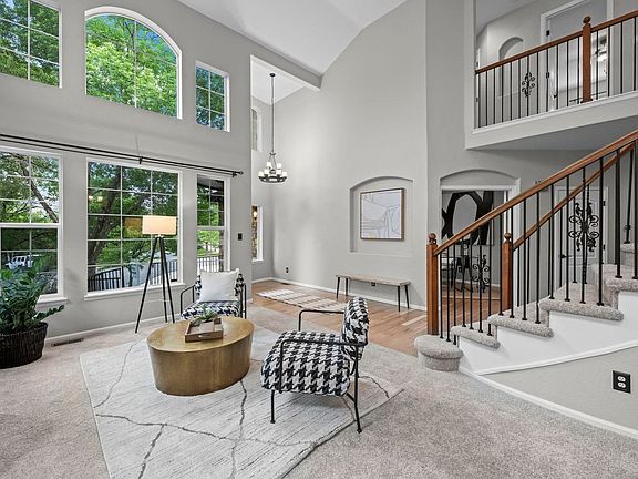 5th image of 2689 Forsythia Pl