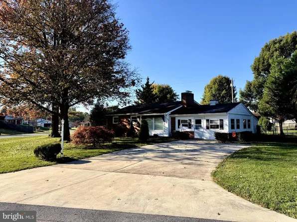 17615 Crest Dr, Hagerstown, MD 21740