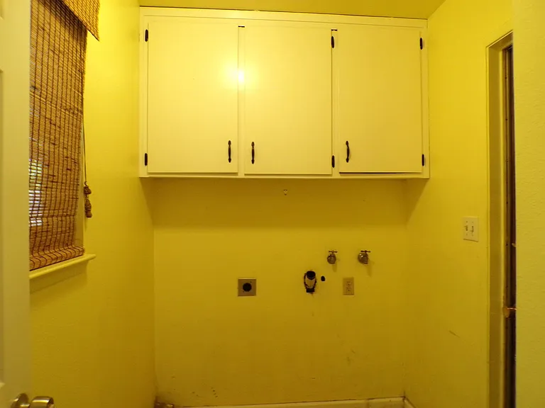 1600 Fairington Ln — Photo 17