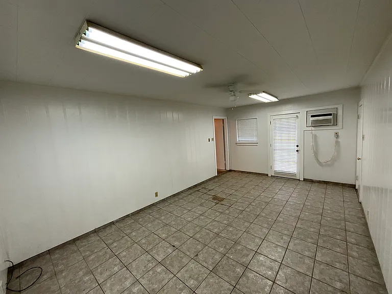 6755 Broadacres Rd — Photo 16