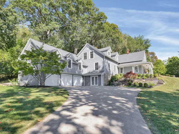 343 Glyn Tawel Dr, Granville, OH 43023