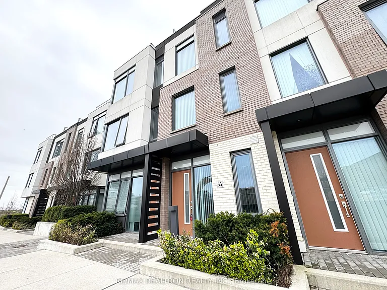 1050 Portage Pkwy #Townhouse 33 — Photo 2