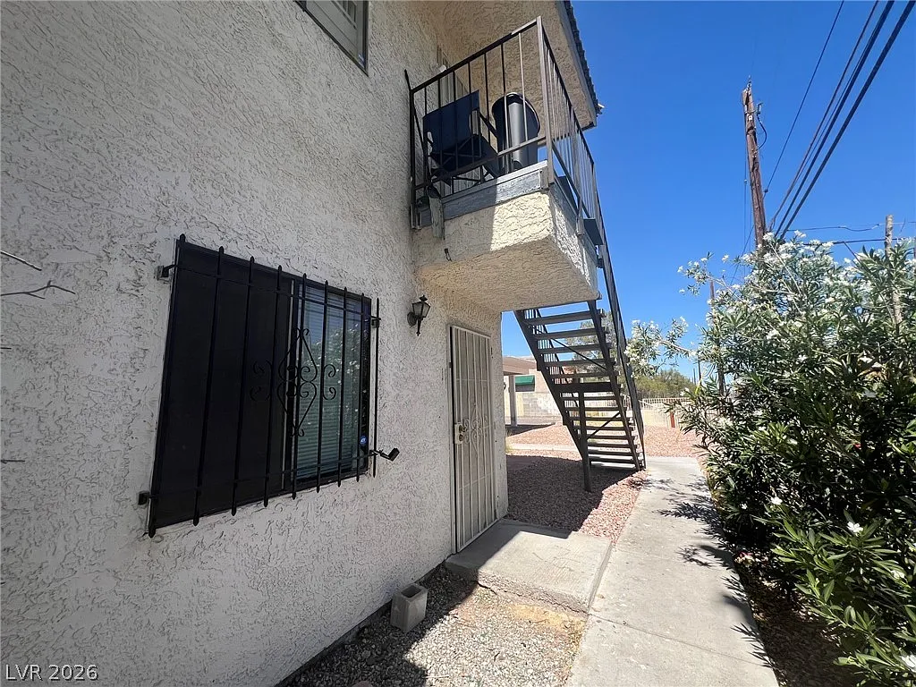 2 bed, 2.0 bath, 4232 sqft, $1,050 — Photo 1