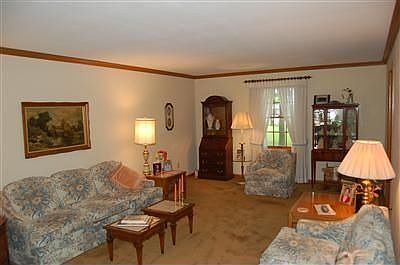 2nd image of 845 Oakridge Dr