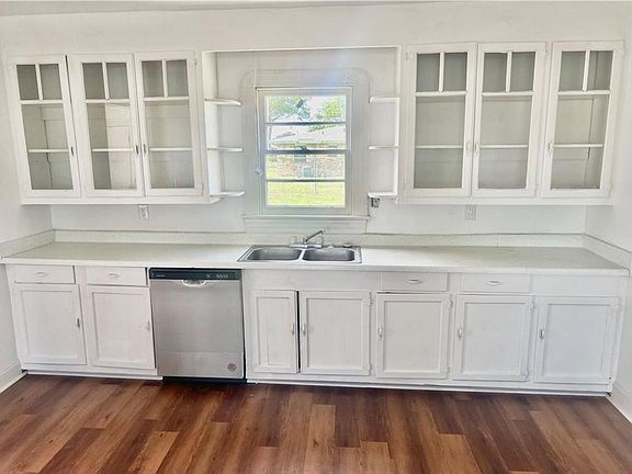 4th image of 714 West Dr