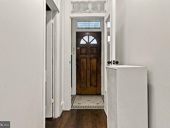 2nd image of 824 Lehman St