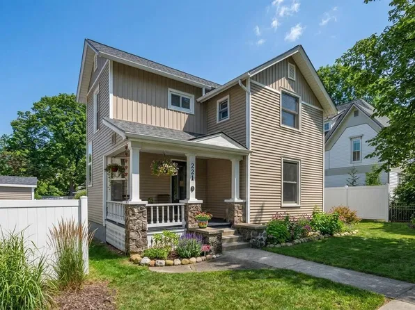 221 Boardman Ave, Traverse City, MI 49686