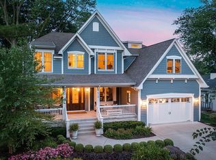610 N Loomis St, Naperville, IL 60563
