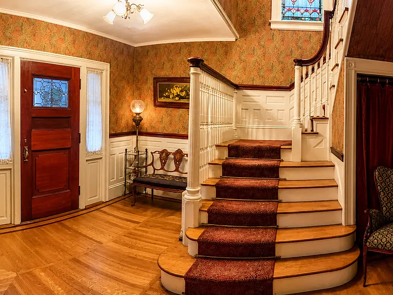126 County St — Photo 3