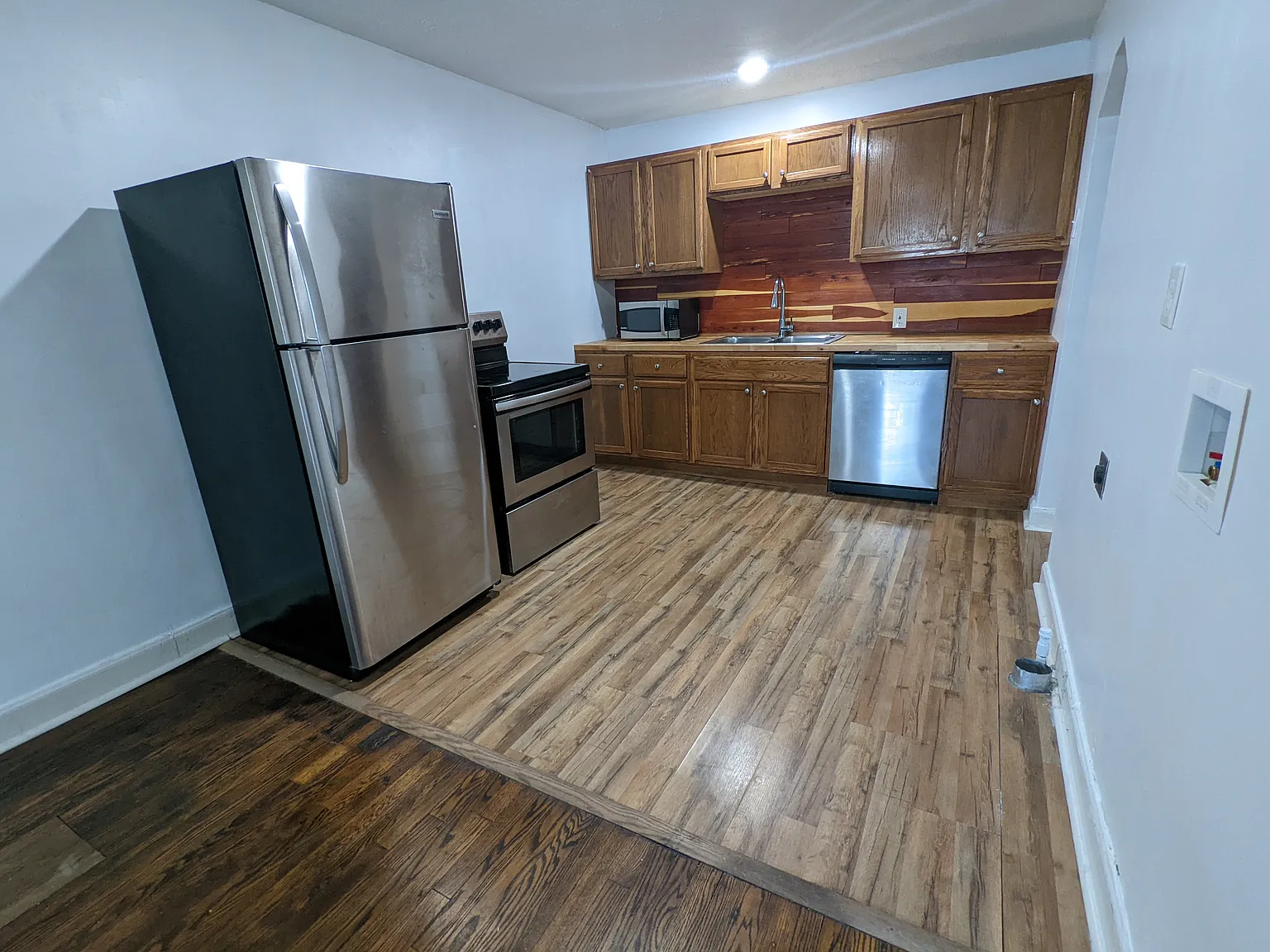 3 bed, 1030 sqft, $1,800 — Photo 2