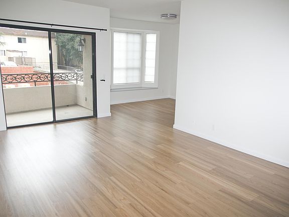 Living Room & Breakfast Nook