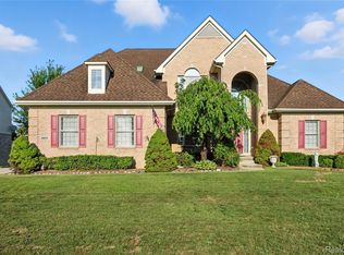 20678 Chestnut Cir, Livonia, MI 48152