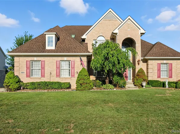 20678 Chestnut Cir, Livonia, MI 48152