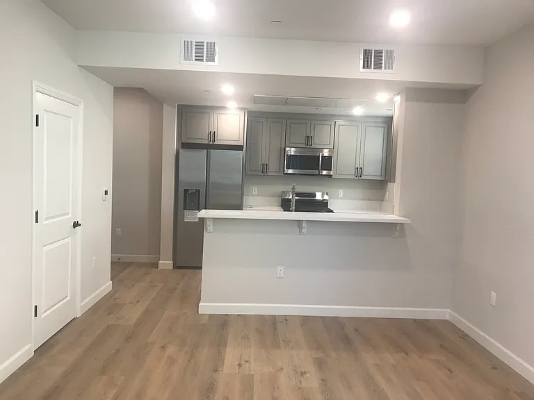 5120 Cahuenga Blvd #103 — Photo 23