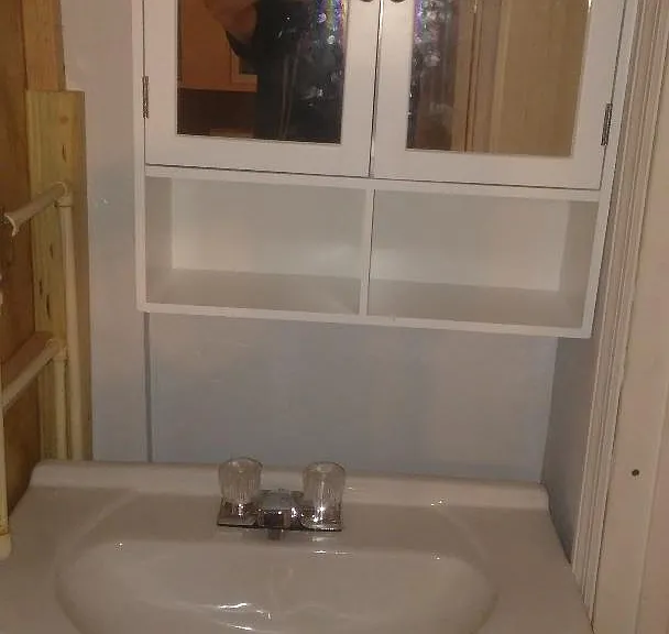 unit 100: vanity with cabinet