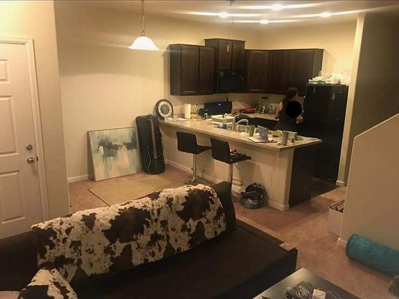 Dining/kitchen