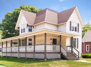 304 S 7th St, Dekalb, IL 60115