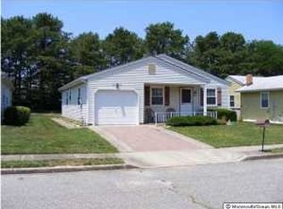 11 Linstead Ct, Toms River, NJ 08757