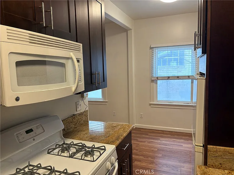 723 E 3rd St #11 — Photo 5