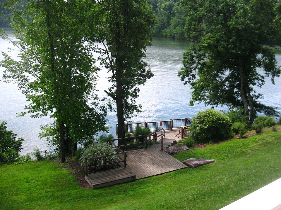 1st image of 23 Lake Village Ct