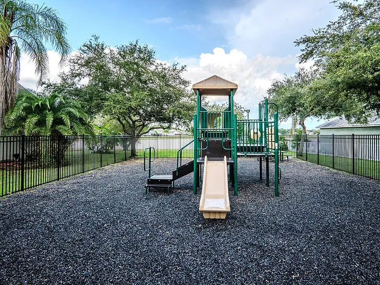10815 Lakeside Vista Dr — Photo 36