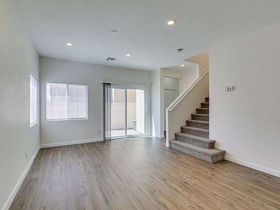5th image of 892 Blue Rosalie Pl