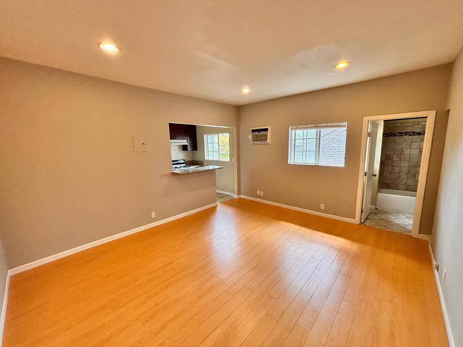 Studio, 350 sqft, $1,695 — Photo 2