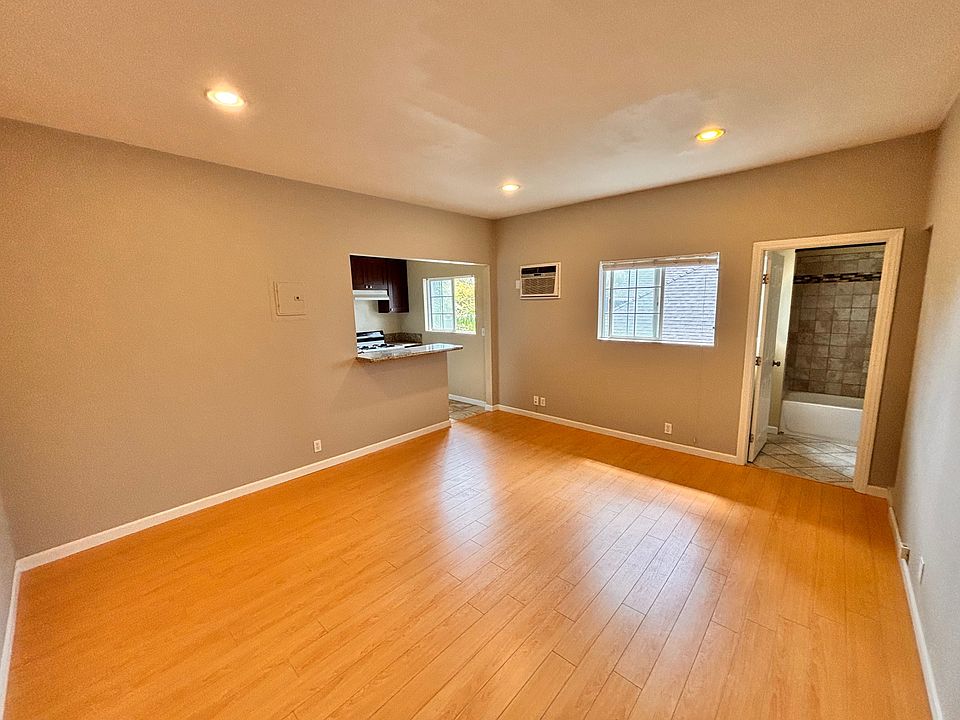 1st image of 515 N Raymond Ave #5