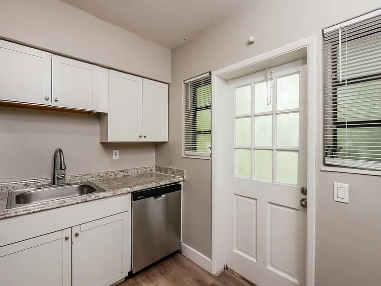 381 Carolina Ave — Photo 7