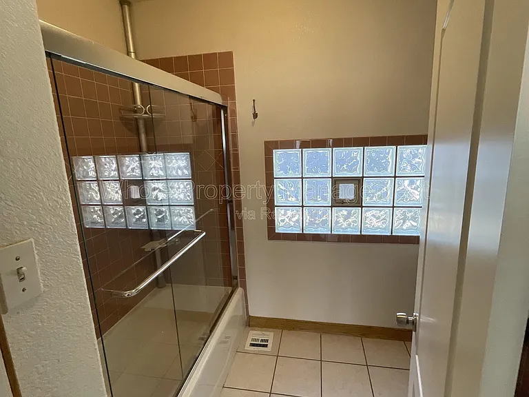 4909 Beach Ct — Photo 31