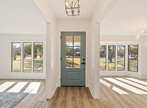 3rd image of 612 Oakpark Dr