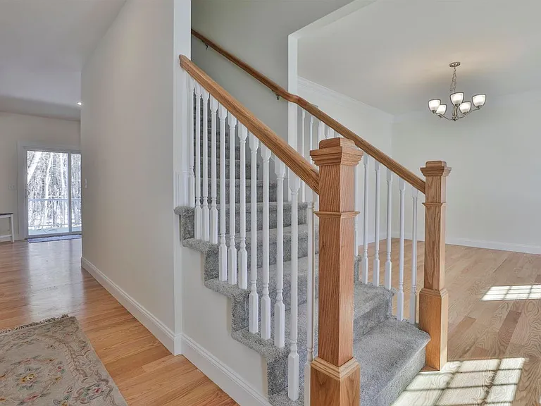 22 Reeds Ferry Way — Photo 8
