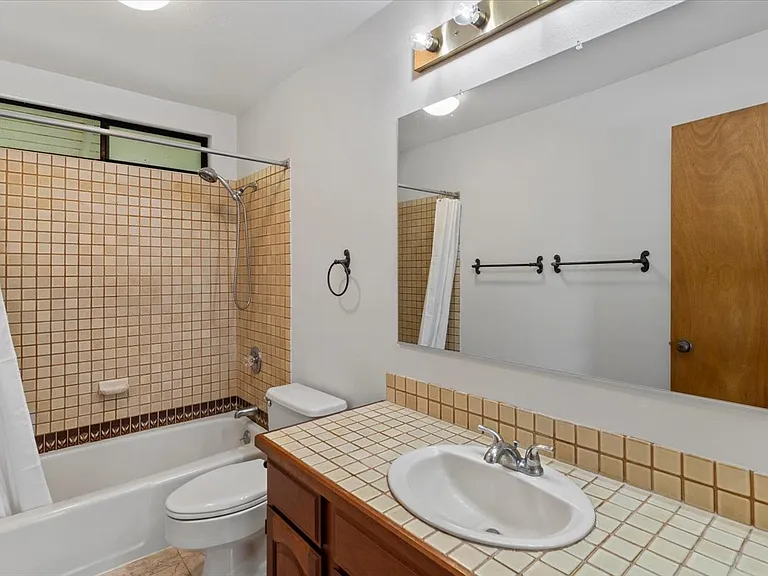 560 Kuikahi Dr — Photo 47