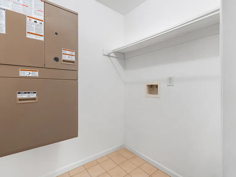 101 Oak St #2 — Photo 6
