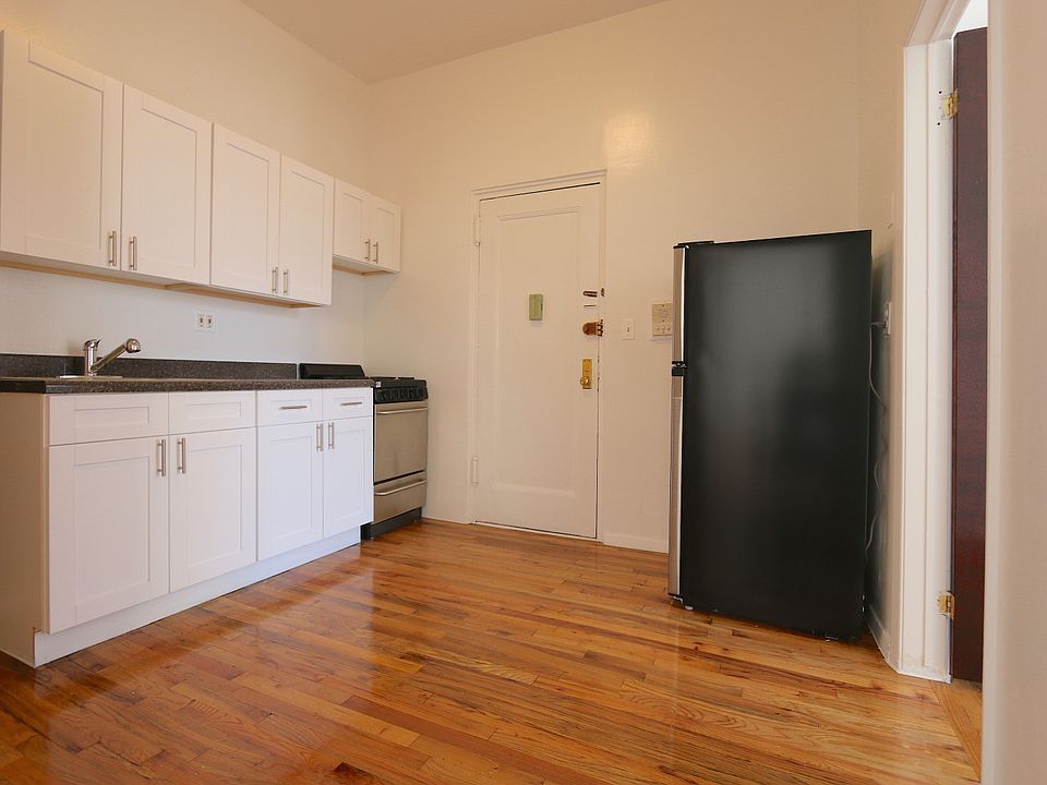 1st image of 90 Bank St APT 1A