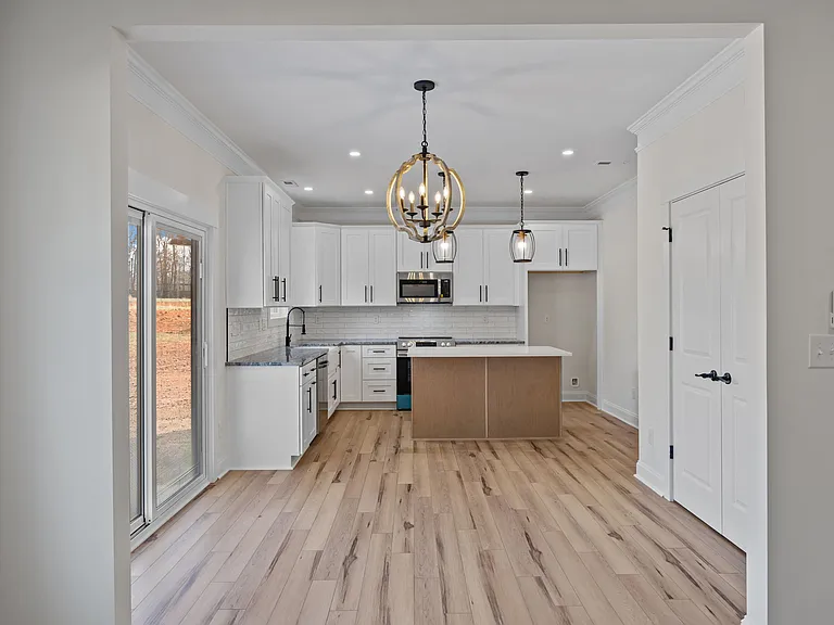 387 Lake Farm Dr — Photo 3