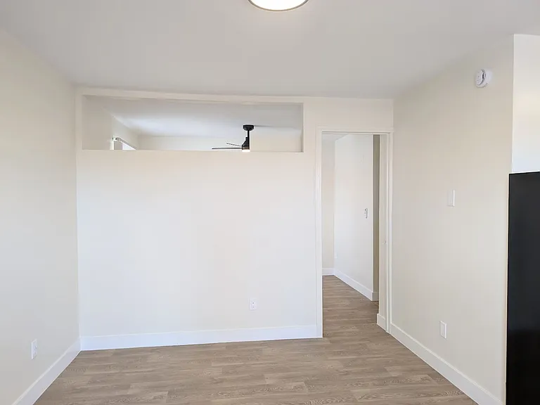208 E Prince Rd — Photo 13