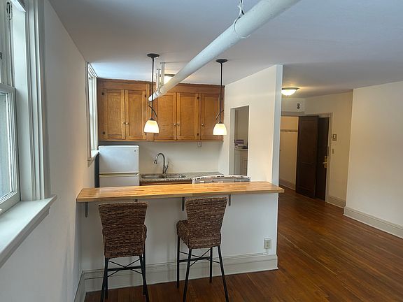 5th image of 3150 Girard Ave S APT B1