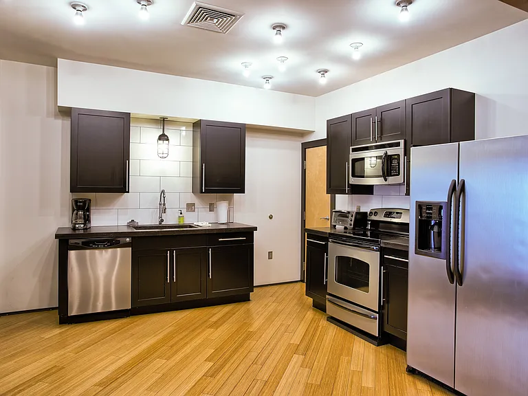 215 E 3rd St #3D — Photo 2