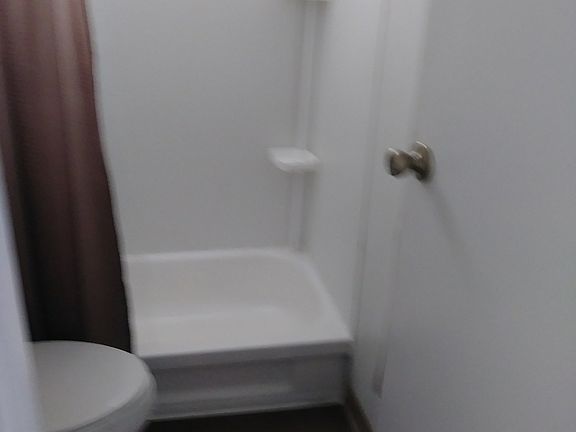 2nd image of 902 W Woodland Ave