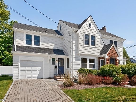 2nd image of 909 Ridgewood Rd