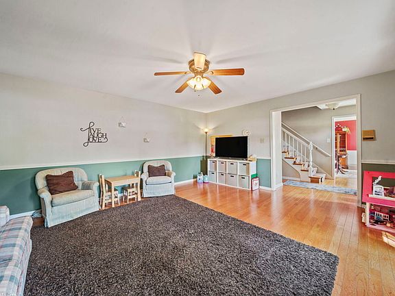 5th image of 2938 E Poplar Ln