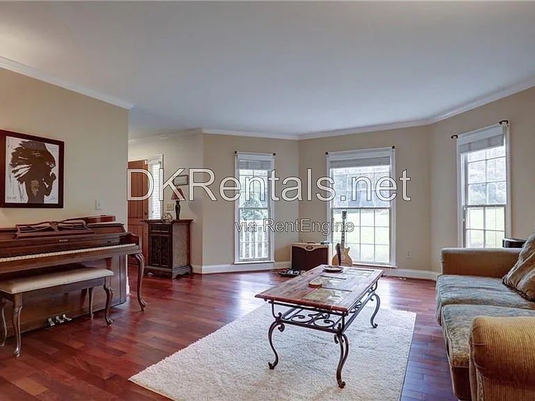 4492 Coventry Way NE — Photo 10