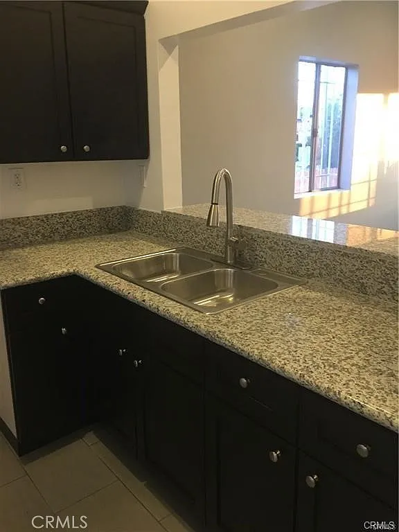 3 bed, 1000 sqft, $3,275 — Photo 4